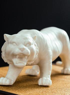 中国风格的十二生肖虎饰，家庭桌面办公装饰吸引财富和城镇住宅陶