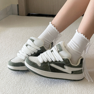 TINMUU于文文同款天牧闪电狂潮高街学院情侣时尚刺绣休闲面包板鞋