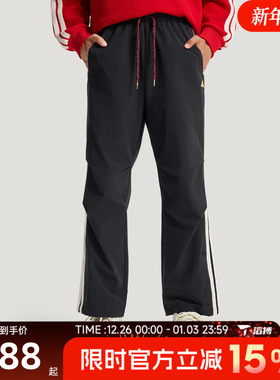 滔搏adidas阿迪达斯男子三条纹马年新年款运动休闲梭织长裤KR3077