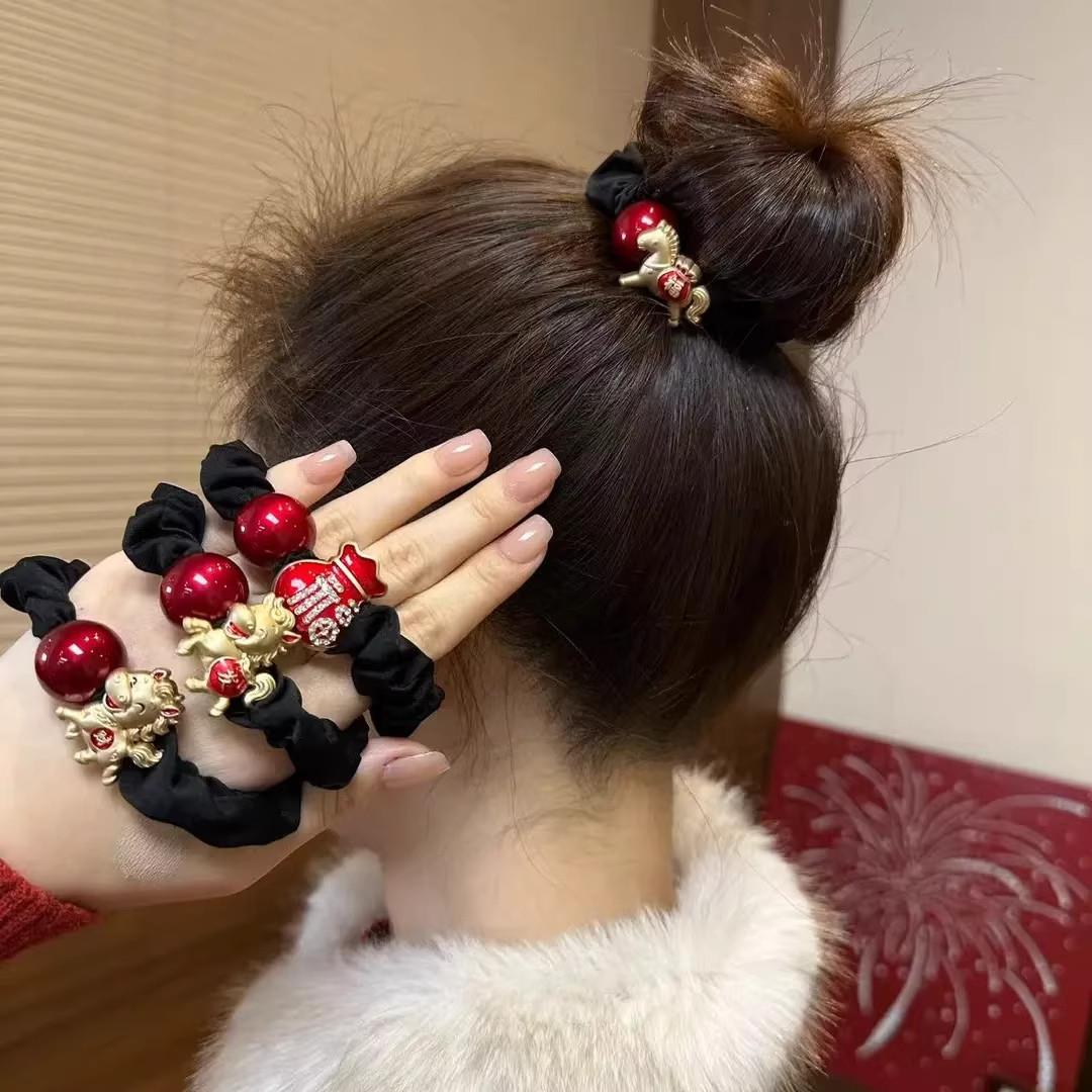 卡通生肖马珠子无痕牛奶丝发圈红色本命年马年钱袋子新年头绳j