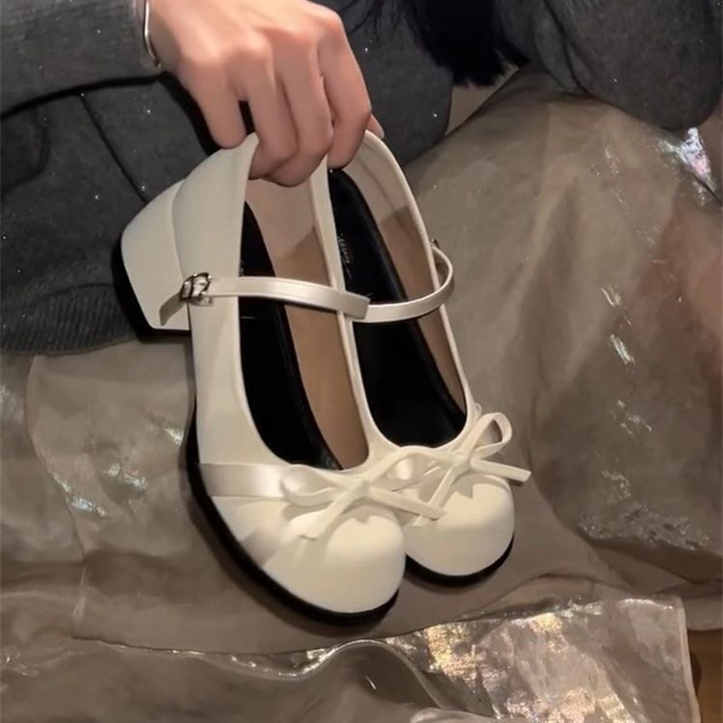 法式白色粗跟玛i丽珍鞋女2026新款春季百搭蝴蝶结仙女风浅口单鞋