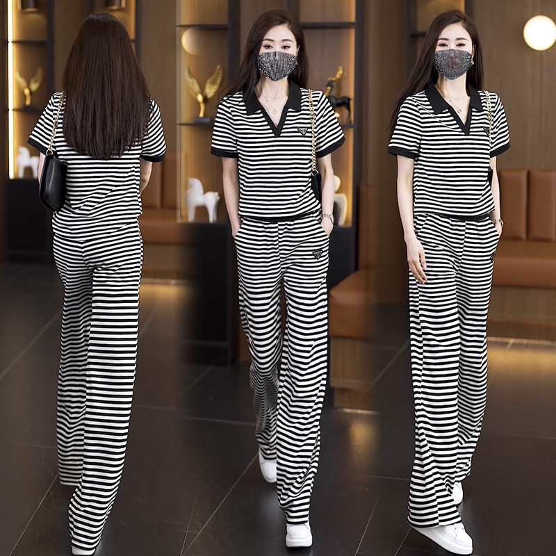 2025年夏季新款时尚条纹宽松遮肉E套装女高级设计感休闲运动两件