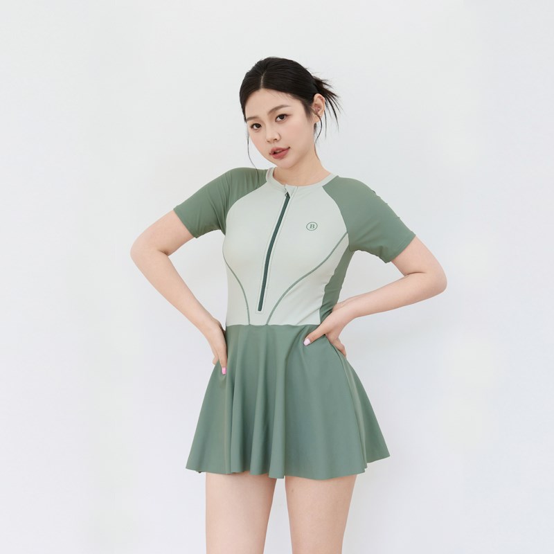 微胖运动款游泳i衣女2024年新款泳装显瘦遮肉游泳健身遮肉宽松大