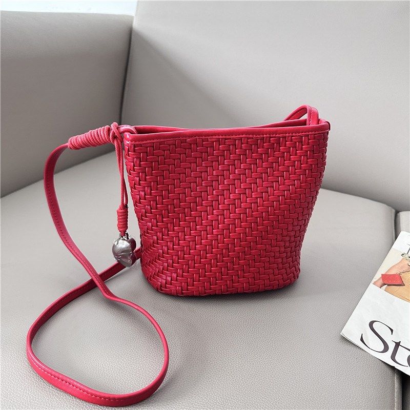 女包2025夏季新款时髦手工编织简约百搭软面水桶T包单肩斜挎休闲,箱包皮具/热销女包/男包,水桶包,淘宝优惠券,粉丝福利购,淘宝优惠卷