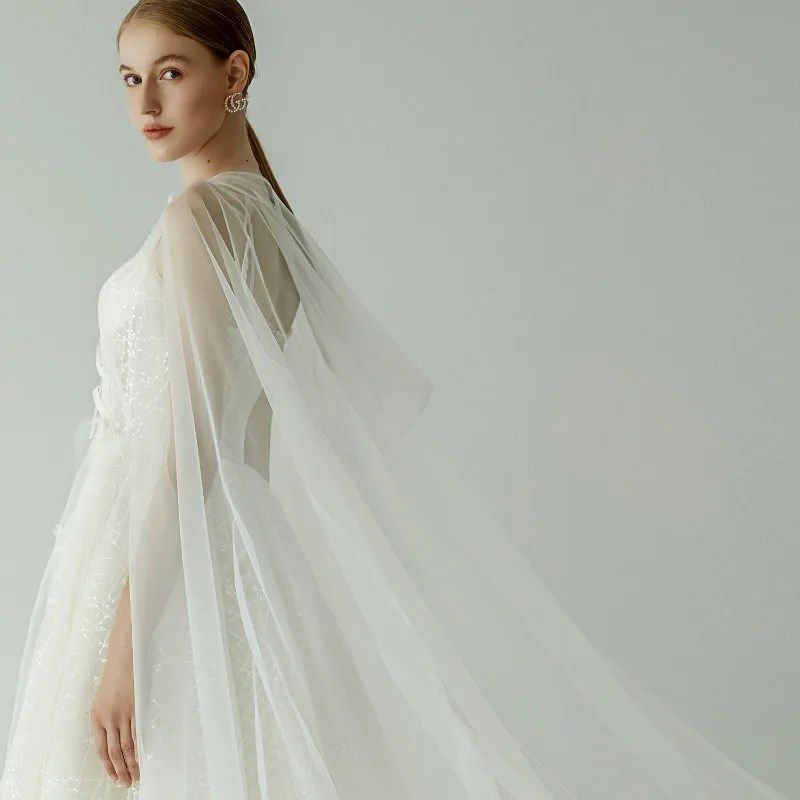 女士单层网纱连帽长拖尾披肩白色新娘披风斗篷长款拍照舞台装2023
