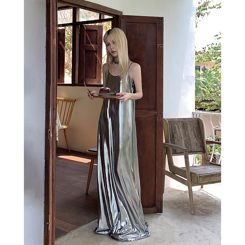 Common in 0120 液态银吊带裙 小众高级感金属光泽长款连衣裙女