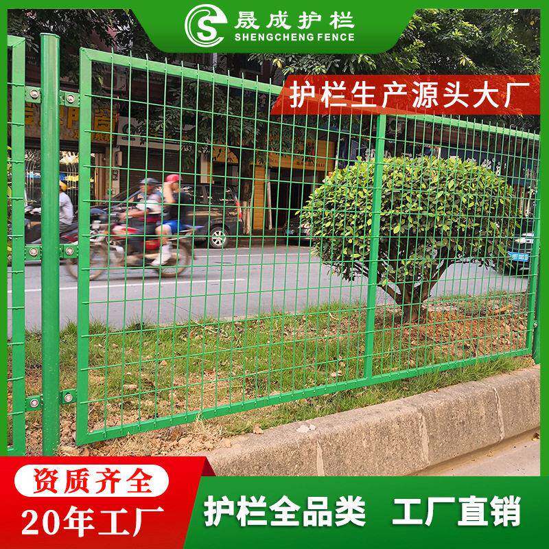 佛山养殖场水库护栏网绿色包塑钢丝网长方形网孔隔离网圈地围栏网