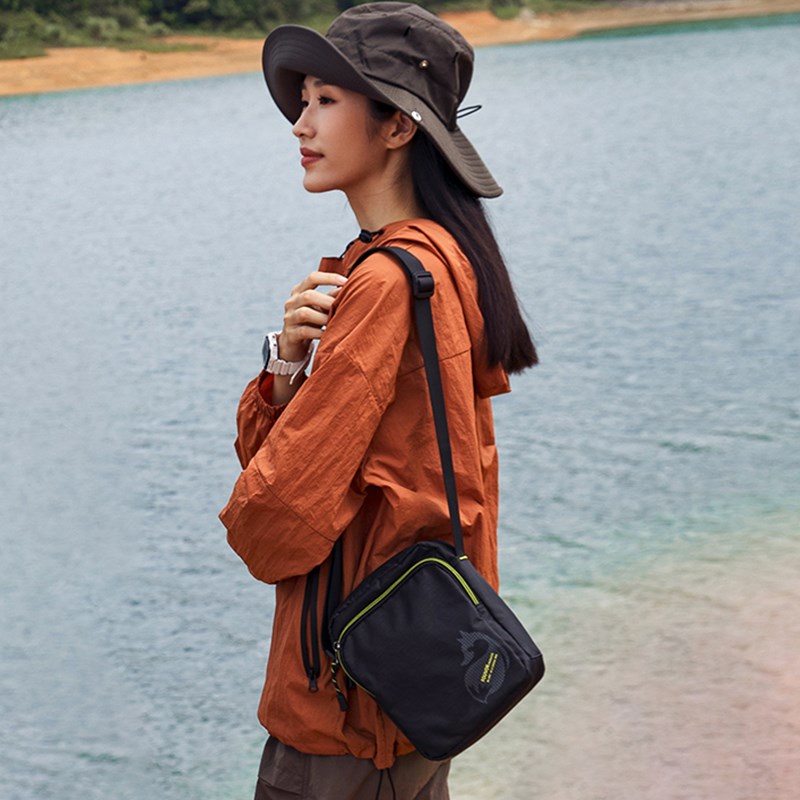 轻便小包包女2024新款休闲女包牛津布单肩包尼龙斜挎包运动帆布包