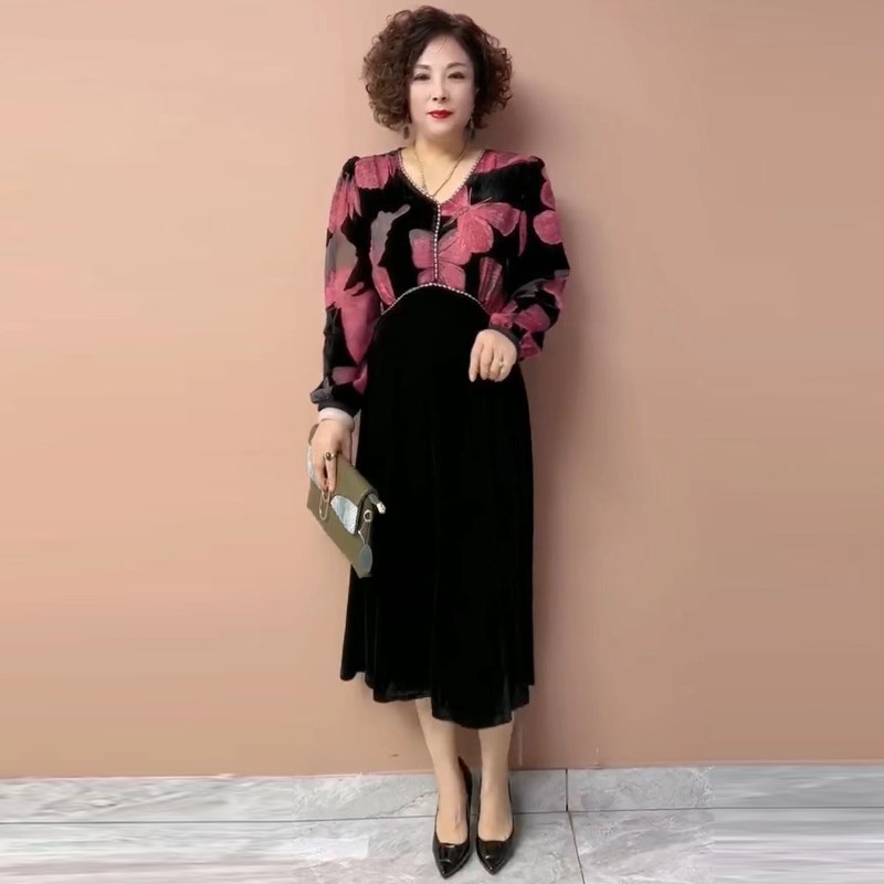 时尚妈妈丝绒拼接连衣裙秋季新款高档遮肉显瘦烧花长裙5Y0-60岁裙