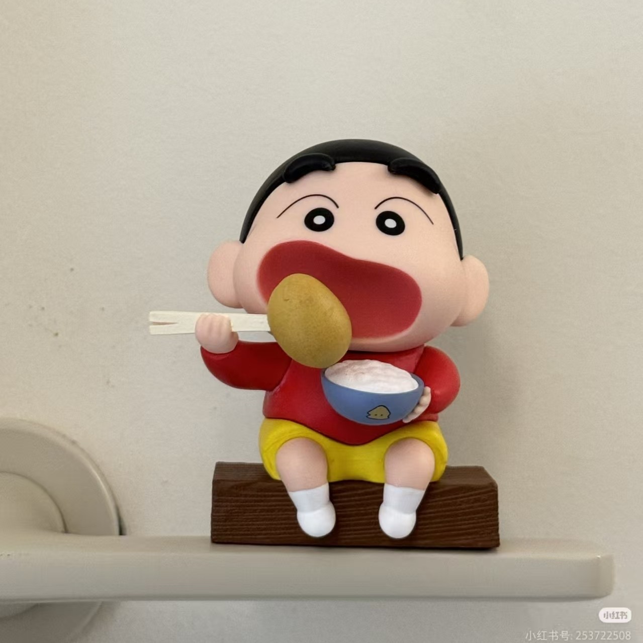 吃土豆蜡笔小新可爱卡通