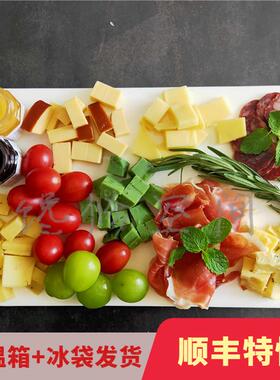 奶酪拼盘一站齐。烟熏绿沙司松露蓝纹马斯丹蜂蜜果酱火腿香肠组合