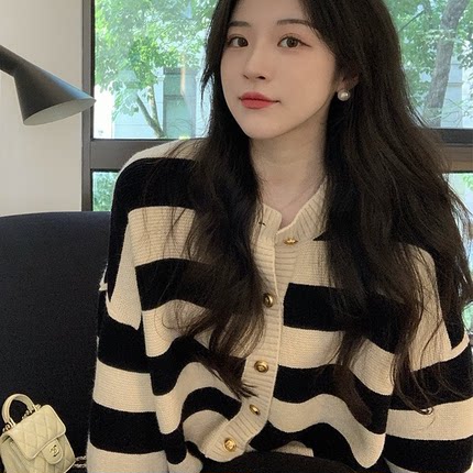 软糯撞色条纹圆领小香风针织开衫女春秋法式宽松短款外搭毛衣外套