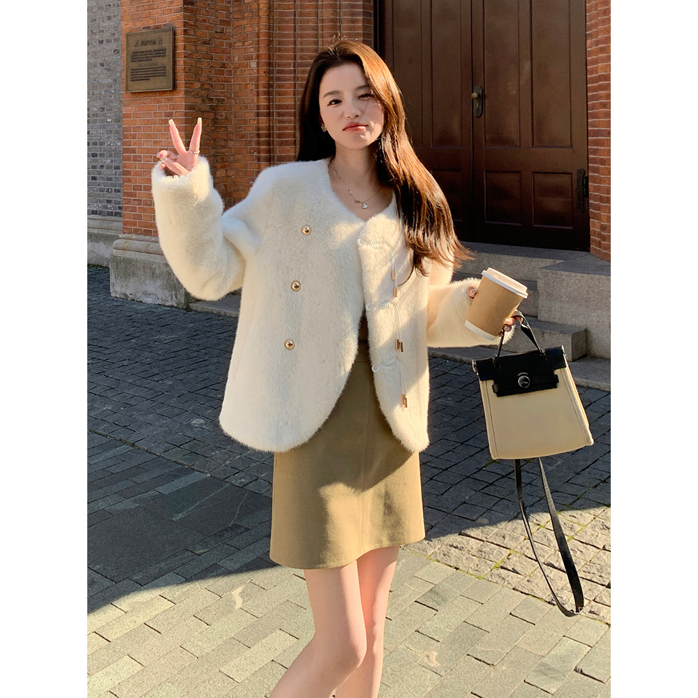 白色皮毛一体外套女短款双排扣环保皮草温柔风小个子