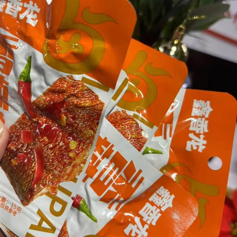 洞庭爆辣鱼尾鱼排湖南特产香辣劲辣即食鱼块休闲食品麻辣零食