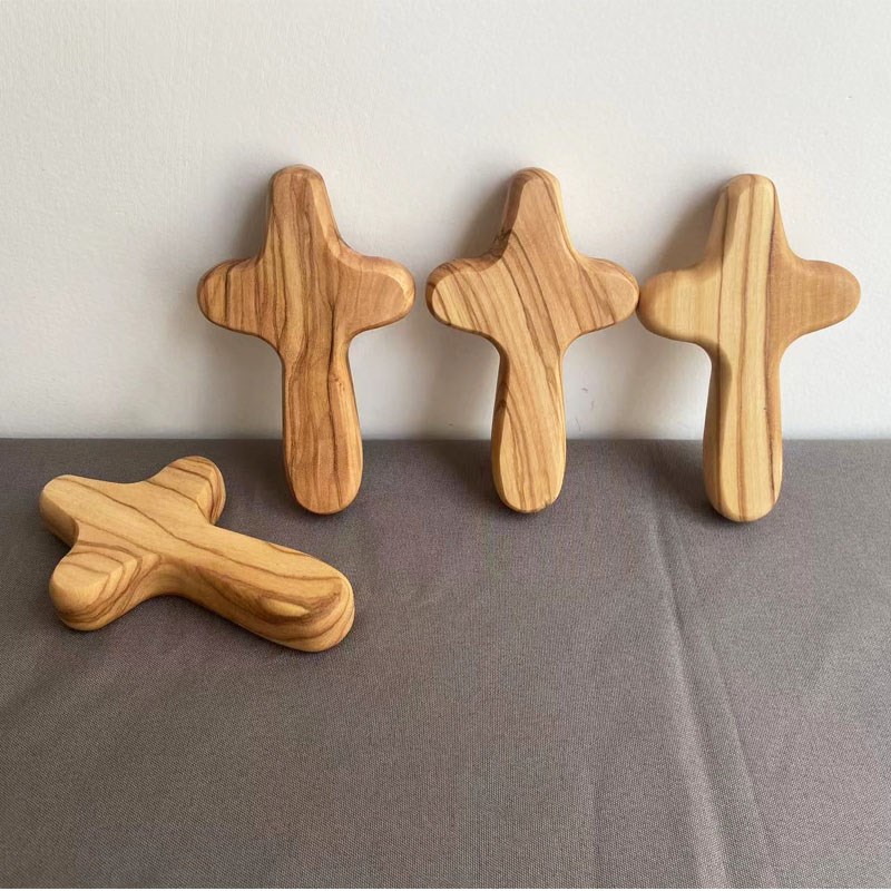 橄榄木手握十字架饰品木质工艺品实木十字架高10cm