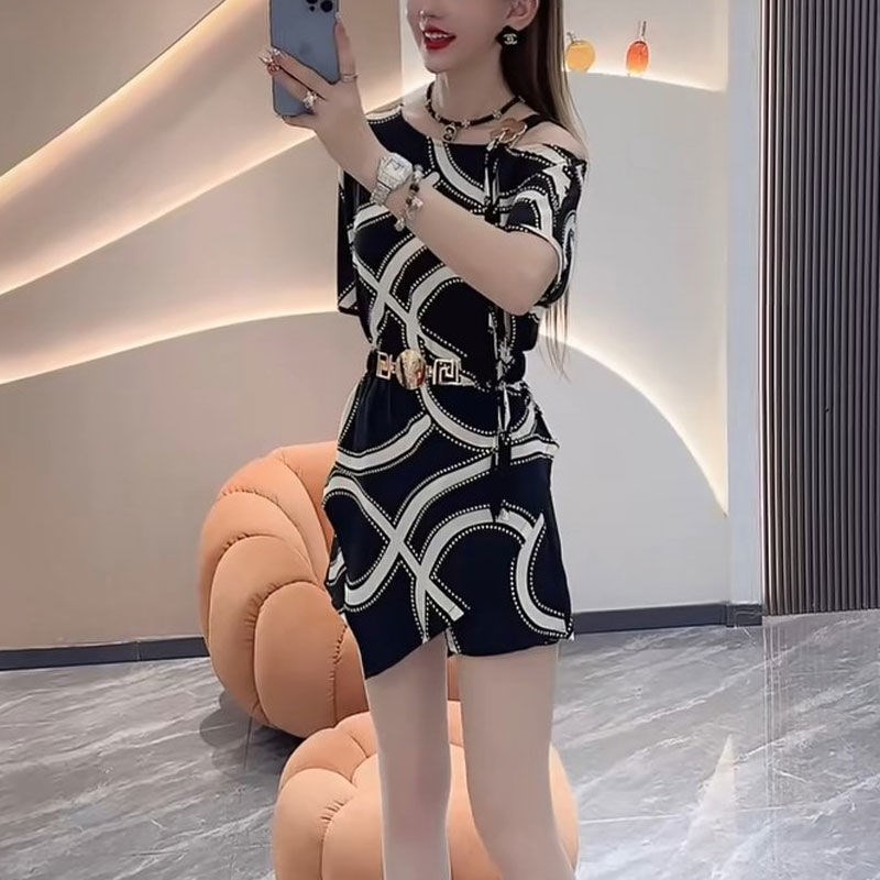 2025夏季露肩短袖上衣短裤两件套女新款气质小个子设计感显瘦套装
