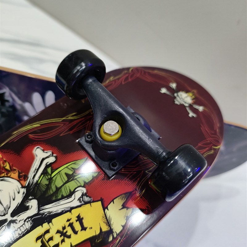 手掌滑板22X6.8厘米双翘背面印刷彩色正面贴黑色砂纸青少年学生