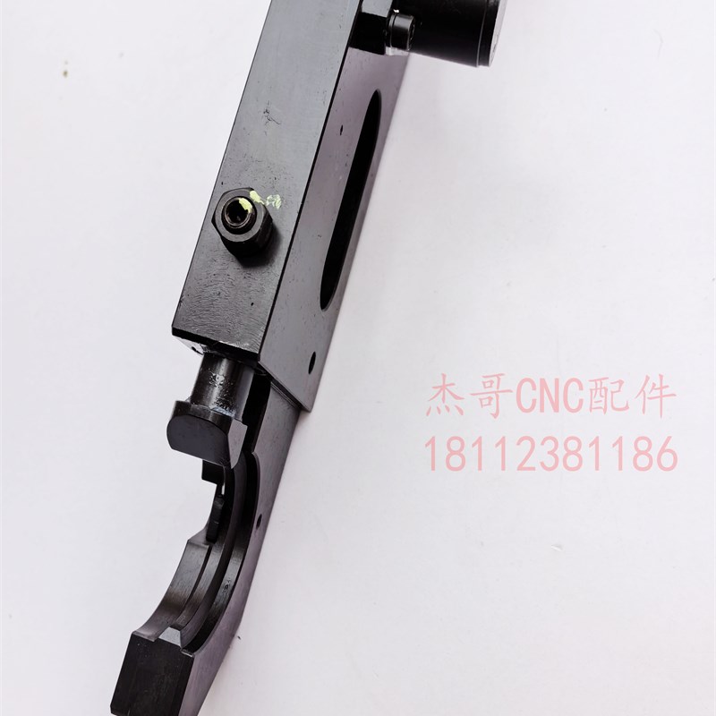 威亚机床换刀臂加工中心BT40刀库机械臂扣刀交换臂U中心距460MM