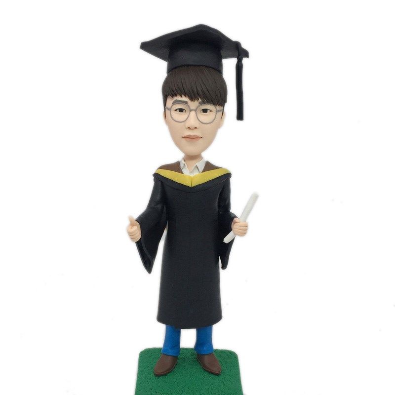 定制毕业礼物送女生 送同学 大学纪念品手工卡通人偶公仔真人