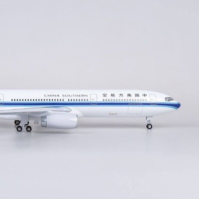 仿真飞机模型空客A330南方航空拼装客机带轮带灯礼品静态航模B737