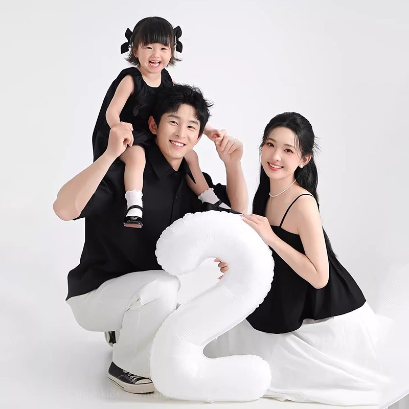 黑色系亲子主题全家福摄影服装家庭装三口装影楼拍照周岁亲子套装