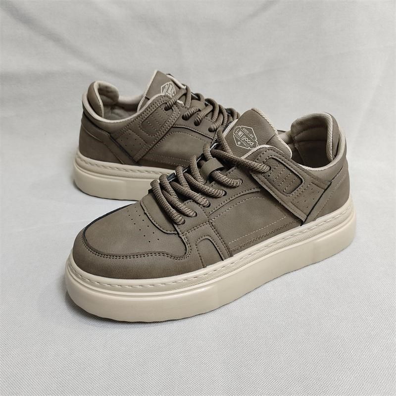 男鞋2025春季新款轻便软底运动休闲鞋板鞋潮流百搭中帮鞋子男