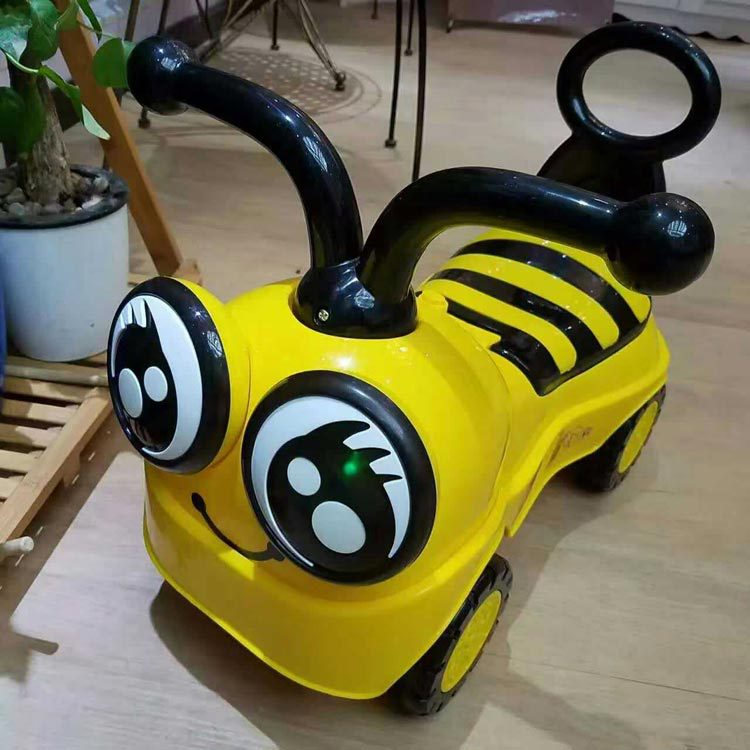 儿童扭扭车四轮滑滑车音乐灯光1-3岁小孩摇摆车卡通溜溜车