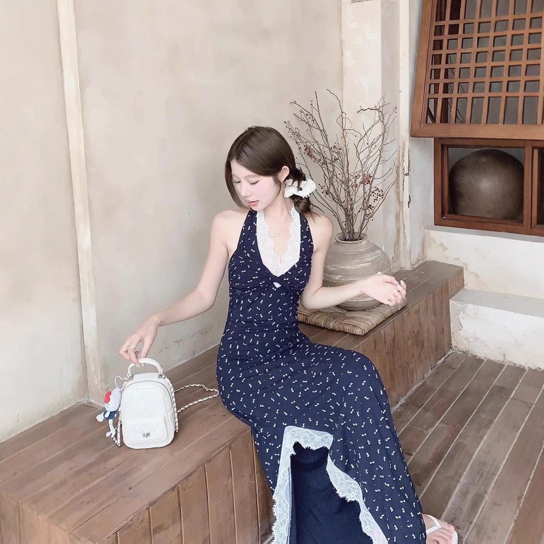 2025夏韩系蕾丝拼接碎花边吊带连衣裙小个子女性收腰显瘦挂脖长裙
