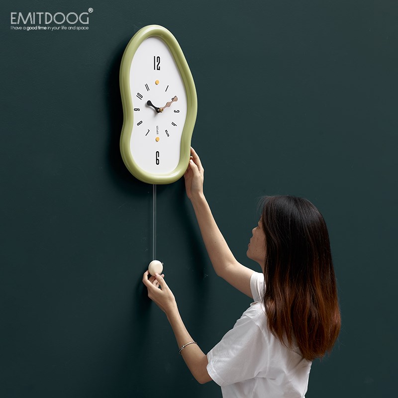 EMITDOOG免打孔现代简约钟表挂钟客厅时尚大气餐厅创意时钟装饰墙