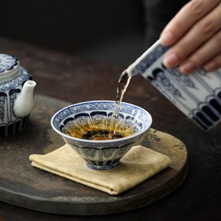 卷草纹青花斗笠陶瓷茶杯个人主人杯高端白瓷品茗杯单杯