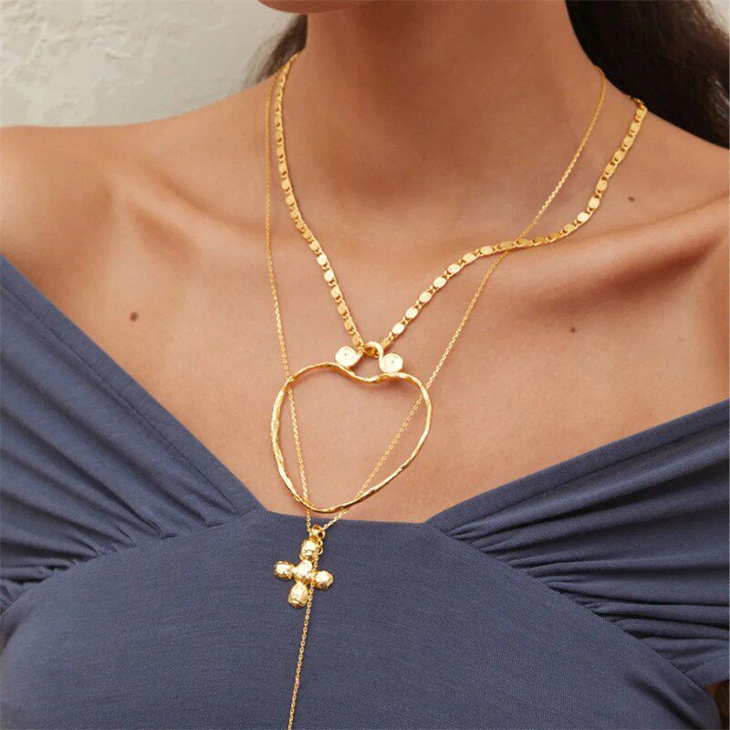 一款多戴十字花瓣项链女轻奢小众设计高级感复古叠戴吊坠锁骨链