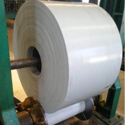 5毫米厚白色工业皮带PVC输送带加挡板裙边花纹防滑传动带