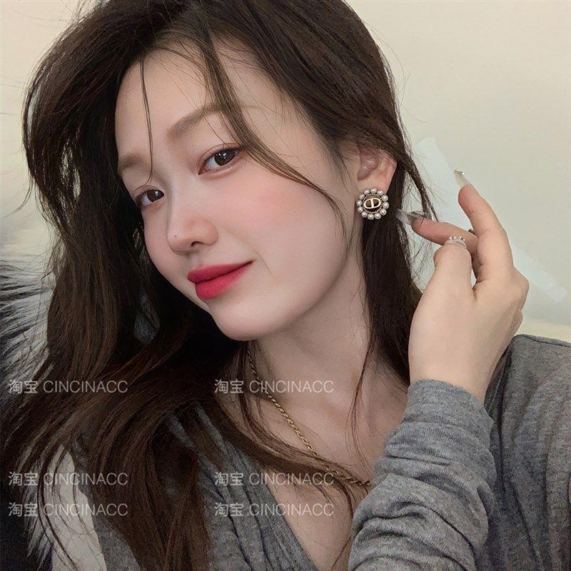 字母圆形珍珠耳环新款女小众设计感高级耳钉轻奢法式复古耳钉耳饰,饰品/流行首饰/时尚饰品新,耳钉,淘宝优惠券,粉丝福利购,淘宝优惠卷