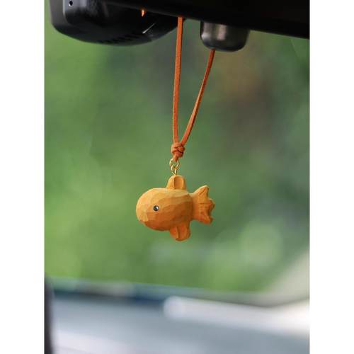 每年都有一个以上的双鱼座汽车吊坠，可爱和安全的祝福，木雕，手