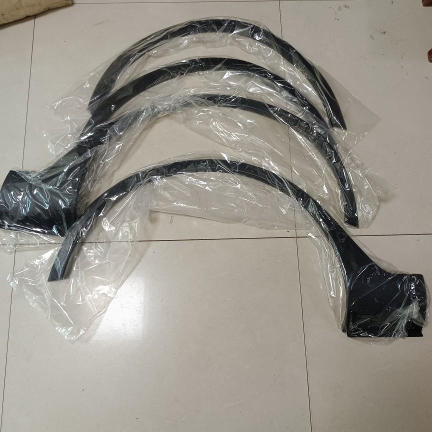 适用于长安CS35前轮眉后轮眉车轮胎磨砂装饰条叶子板塑料包边配件