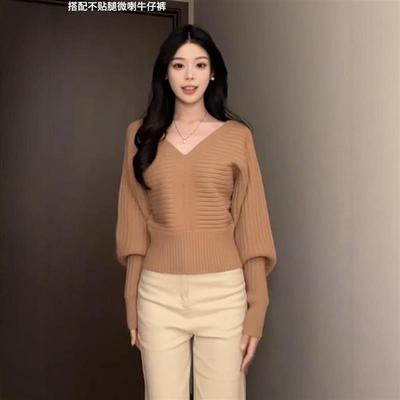 慵懒风卡其色收腰V领针织