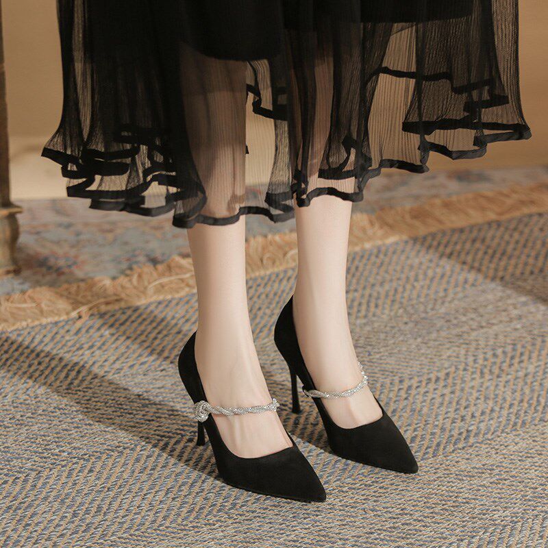 黑色水钻高跟鞋女2025年新款绒面尖头气质法式Q网红一字带细跟单
