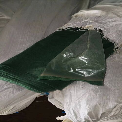 绿色防水土工布绿色一布一膜两布一膜复合土工膜防渗防潮膜盖土布