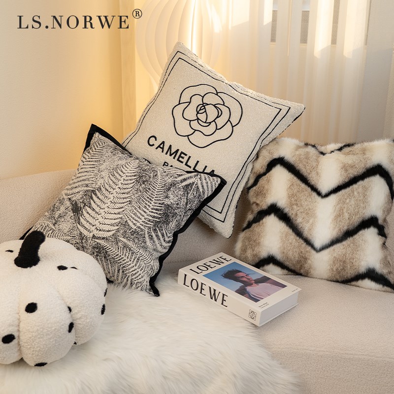 黑白法式抱枕高级感样板间软装客厅沙发靠枕装饰山茶花靠背靠垫