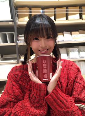 美式辣妹新年短款斜肩菱格毛衣女秋季爆款斜领套头软糯针织衫上衣