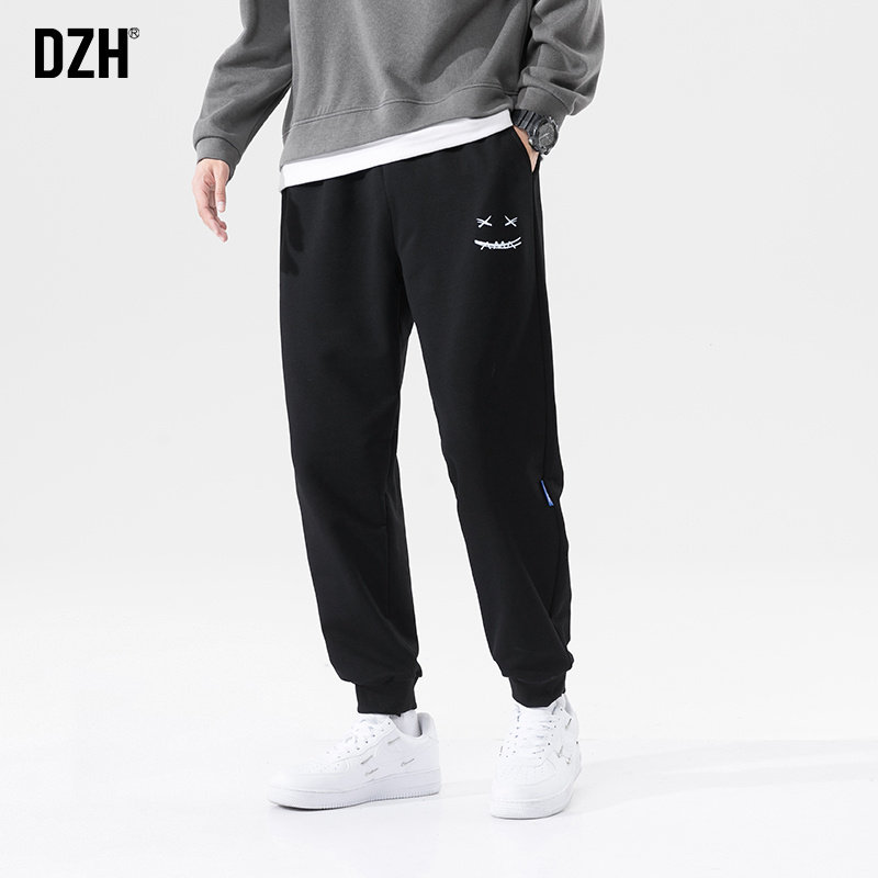 男士黑色休闲运动裤男冬季束脚宽松百搭印花长裤春秋韩版潮流男裤