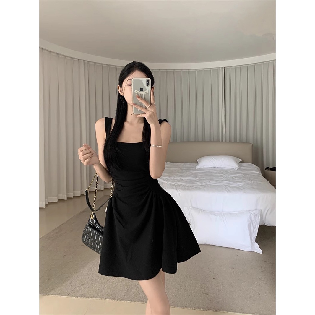 赫本风小黑裙气质背心连衣裙女夏季小众收腰显瘦吊带裙字短裙子