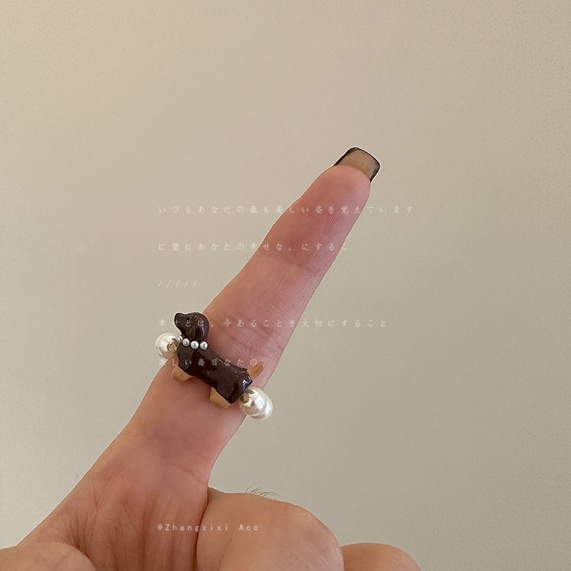 珍珠腊肠狗弹力绳戒指女小众高级感可爱优雅时尚潮流百搭指环戒子
