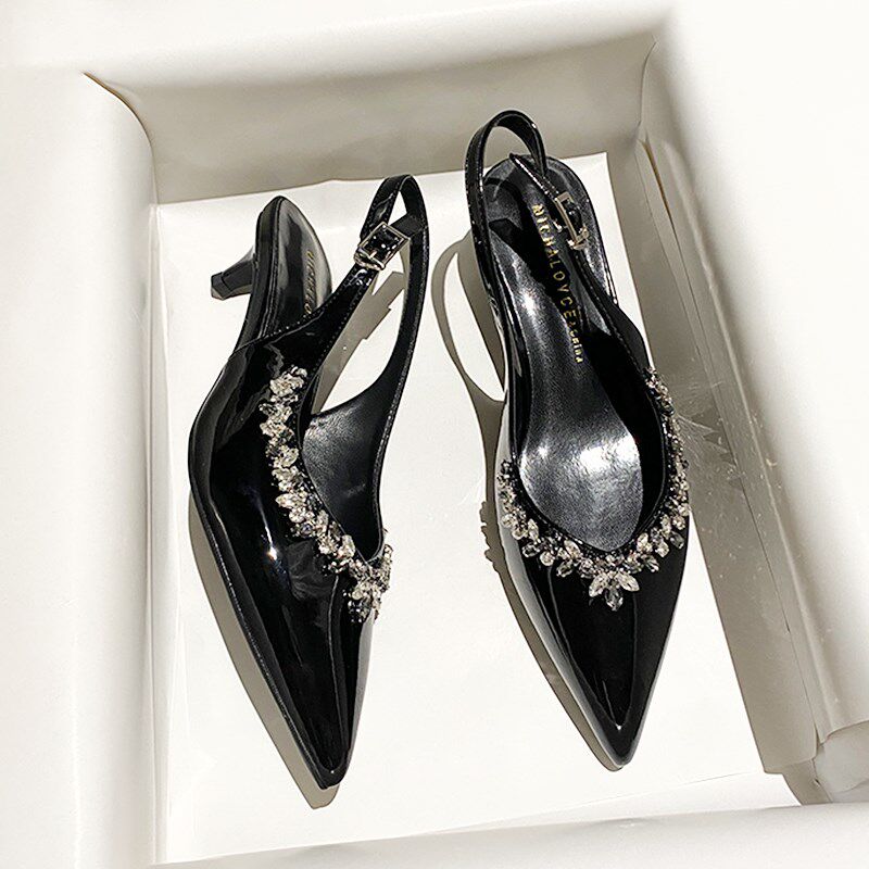 法式尖头高跟鞋女2025年新款细A跟水钻一字带包头凉鞋黑色漆皮单