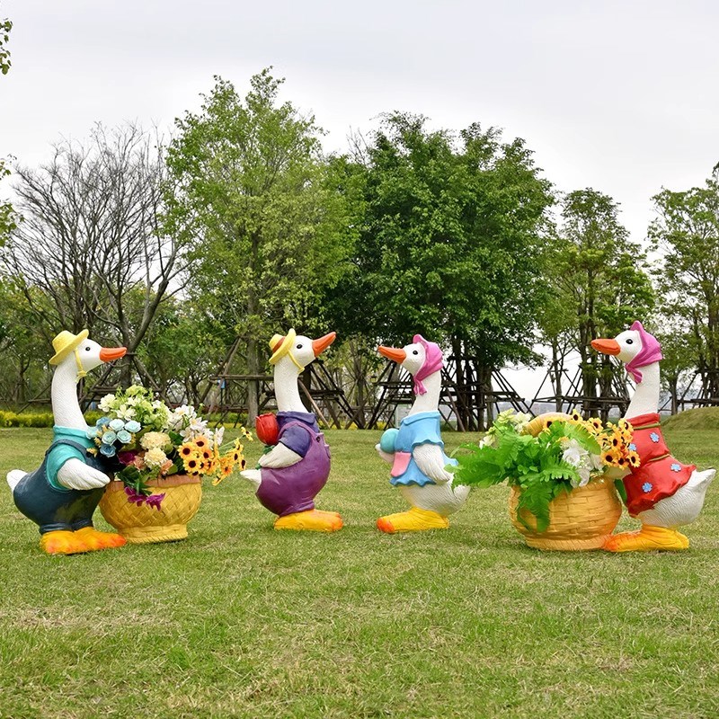 户外卡通兔子雕塑仿o真动物鸡鸭花缸落地装饰摆件幼儿园玻璃钢图片
