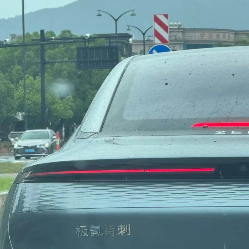 极氪001不锈钢材质定制车尾标