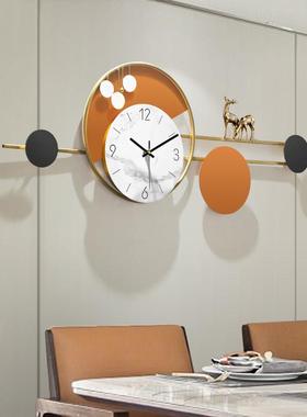 飞鸟集2025新款创意轻奢高级感饭厅麋鹿装饰钟表挂钟客厅时钟挂墙