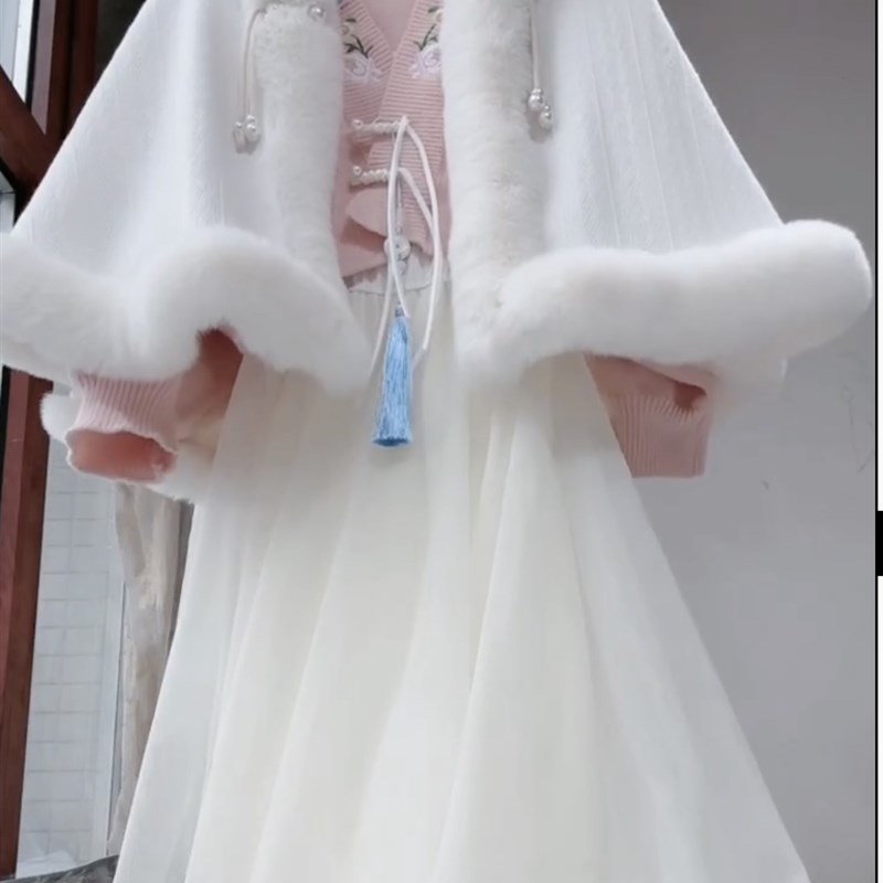 小个子时尚洋气短款皮草外套女白色毛领斗篷披肩加厚毛毛大衣百搭