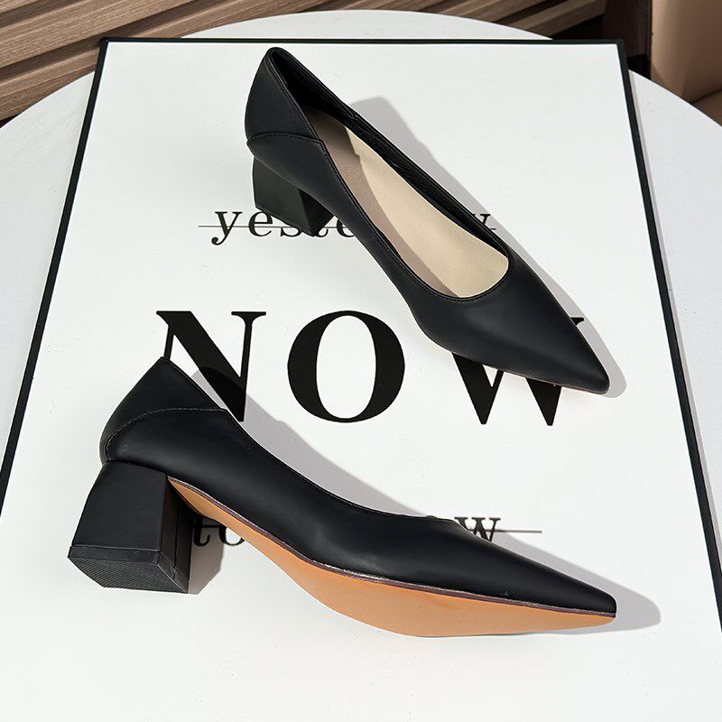 软皮尖头浅口粗跟工作单鞋女2025年新款夏黑色职业高跟鞋通勤上班