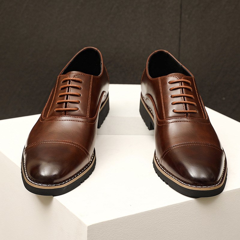 2025年新款男土时尚商务正装皮鞋黑色三接头牛津鞋潮流新郎结婚鞋